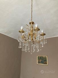 Lampadario con pendenti di cristallo