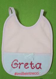 Bavaglino ricamato a punto croce 