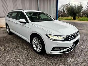 VOLKSWAGEN Passat Variant 2.0 TDI SCR EVO DSG Bu
