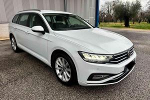VOLKSWAGEN Passat Variant 2.0 TDI SCR EVO DSG Bu