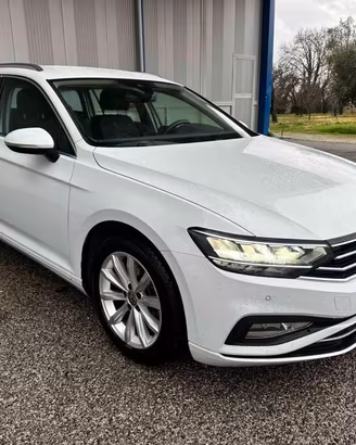 VOLKSWAGEN Passat Variant 2.0 TDI SCR EVO DSG Bu