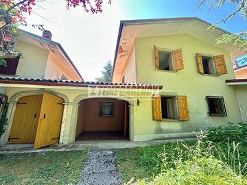 VILLETTA A SCHIERA A SERRAMAZZONI