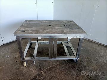 Banco in acciaio con ruote