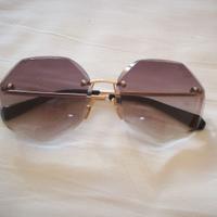 occhiali da sole con  lenti sagomate