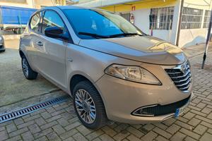 Lancia Ypsilon con 26 Euro 450 km