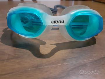 cuffie e cappellino nuoto 