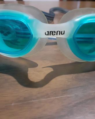 cuffie e cappellino nuoto 