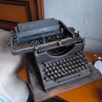 macchina da scrivere olivetti