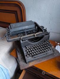 macchina da scrivere olivetti