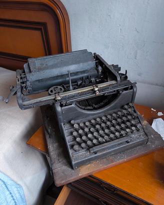 macchina da scrivere olivetti