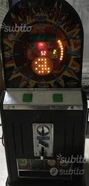 Macchina da intrattenimento vintage funzionante