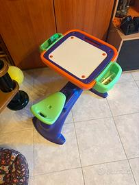Tavolino per bambini con alfabeto di calamite