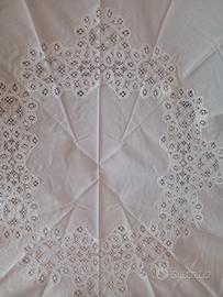 Tovaglia in cotone e pizzo 