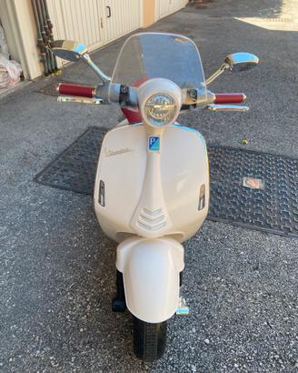 Piaggio Vespa 946 Elettrica 12V per Bambini Bianca