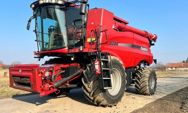Mietitrebbia Case IH Axialflow 8240