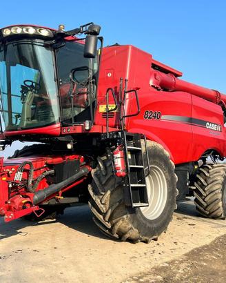 Mietitrebbia Case IH Axialflow 8240