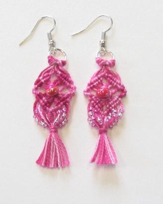 Orecchini a macramé fatti a mano