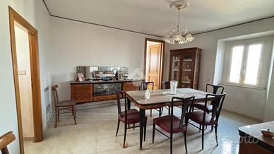 3 LOCALI A ARPINO