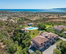 Villa/residence con piscina rif030/25