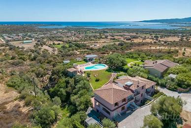 Villa/residence con piscina rif030/25