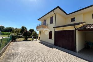 4 LOCALI A RUSSI