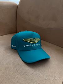 Cappello aston martin
