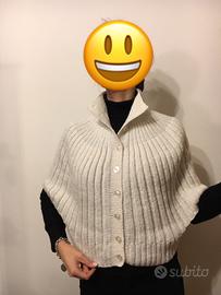 Mantella lavorata a maglia