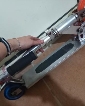 Monopattino a spinta + ruota anteriore 