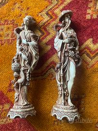 Statue in materiale simile all’avorio