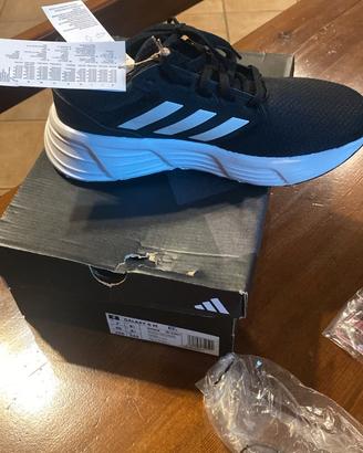 Scarpa adidas running