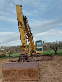 Escavatore New Holland E245B