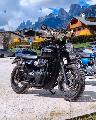 Triumph Bonneville 1200 black edition