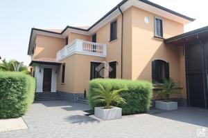 CASA SEMINDIPENDENTE A BELLUSCO