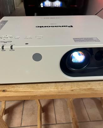 Proiettore Panasonic 4000 lumen perfetto