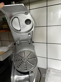 Taglia mozzarella taglia verdure