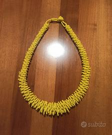 collana girocollo artigianale in perline di colore