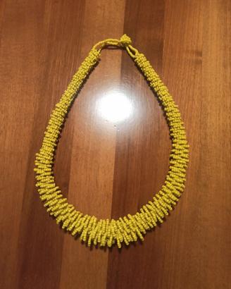 collana girocollo artigianale in perline di colore