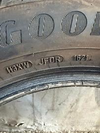 Goodyear EfficientGrip Performance