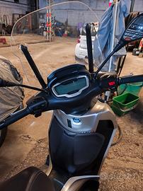 Beverly 400 hpe soli 8000km