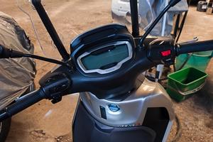 Beverly 400 hpe soli 8000km