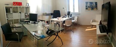 Stanza uso ufficio con 3 postazioni