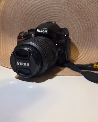 Nikon D5100 Reflex + obiettivo 18-55mm VR