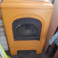 stufa a legna in maiolica