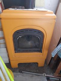 stufa a legna in maiolica