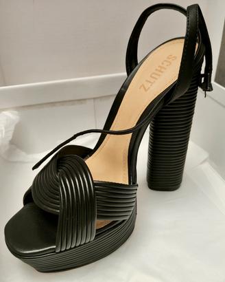 Scarpa nuova SCHUTZ