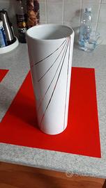 Vaso portafiori in ceramica bianco con fili d'oro