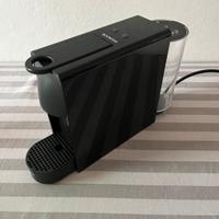 Macchina del caffè nespresso essenza mini nera
