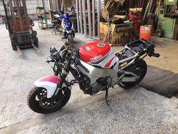 Yamaha yzf 750