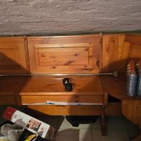 Panca di legno angolare, per interni ed esterni