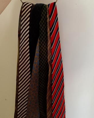 21 CRAVATTE DI SOFFA E SETA ANNI 80/90 